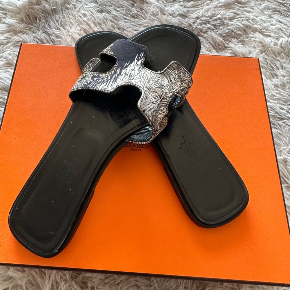 Hermes sandals size 37